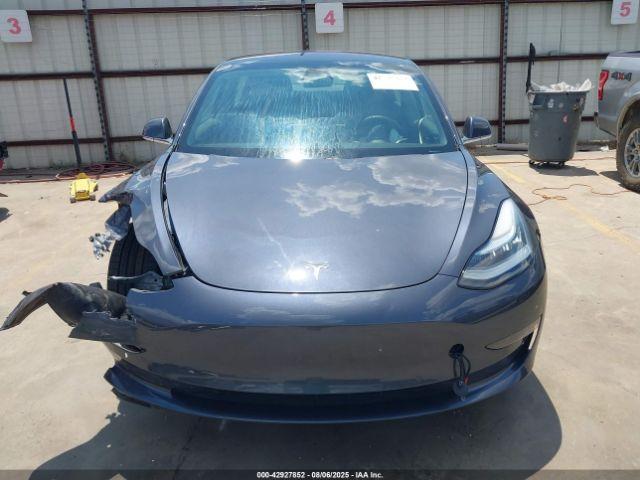 Tesla Model 3 Image 17