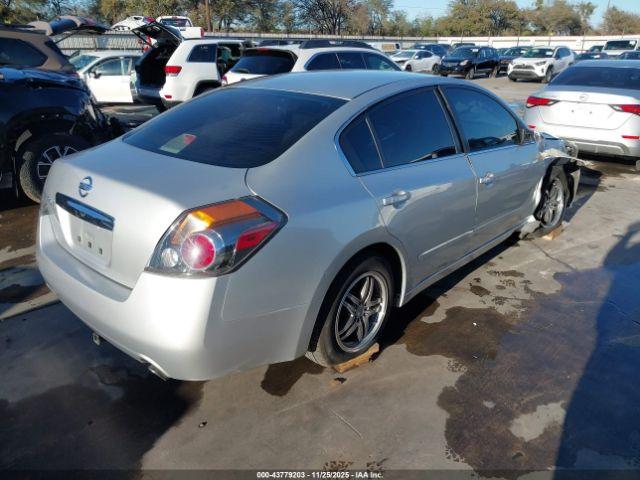 Nissan Altima 2.5 Image 2