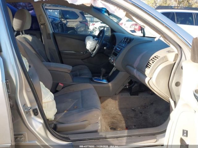 Nissan Altima 2.5 Image 11