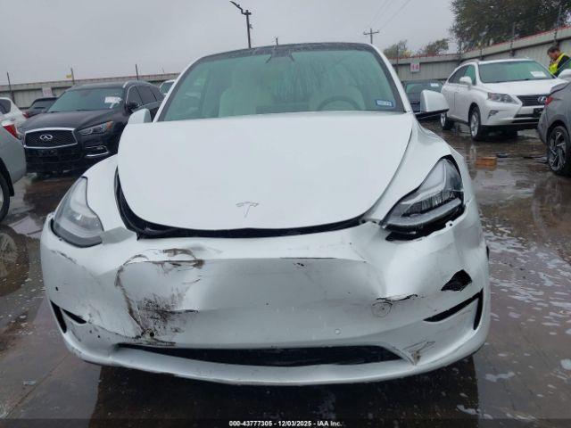 Tesla Model Y Long Range Dual Motor All-wheel Drive Image 16