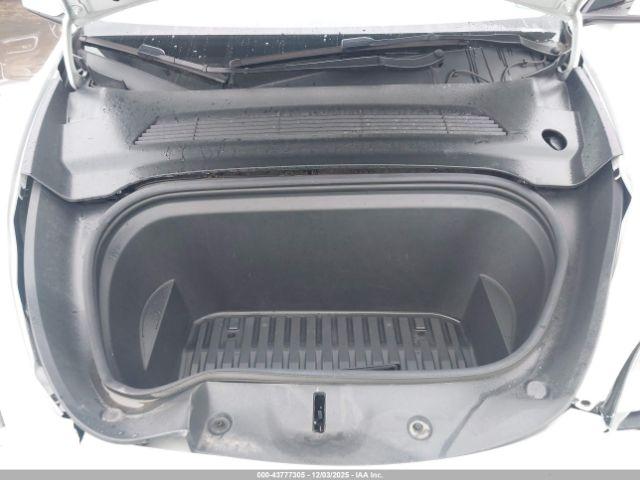 Tesla Model Y Long Range Dual Motor All-wheel Drive Image 10