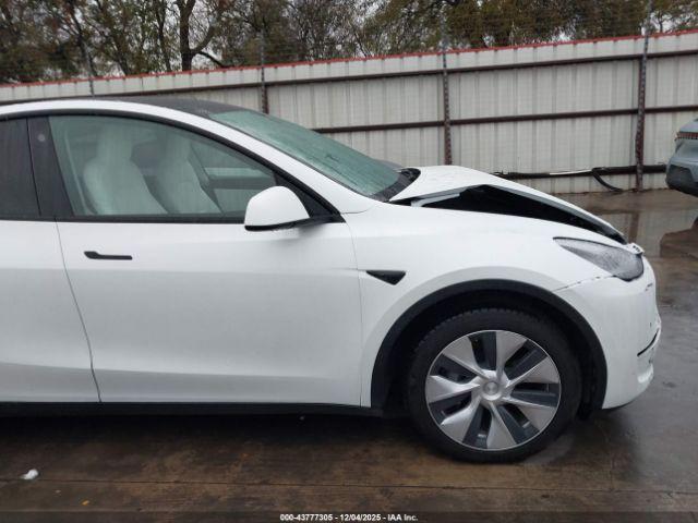 Tesla Model Y Long Range Dual Motor All-wheel Drive Image 8