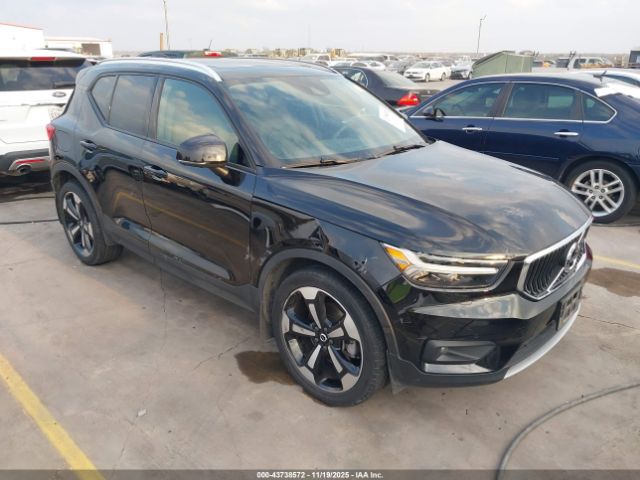 Volvo XC40 T5 Momentum Image 1