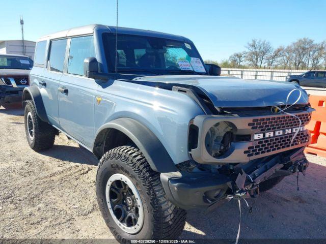  Salvage Ford Bronco