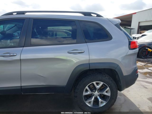 Jeep Cherokee Trailhawk 4x4 Image 10