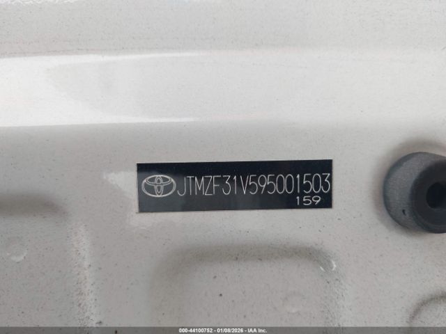 Toyota RAV4 Limited Image 4