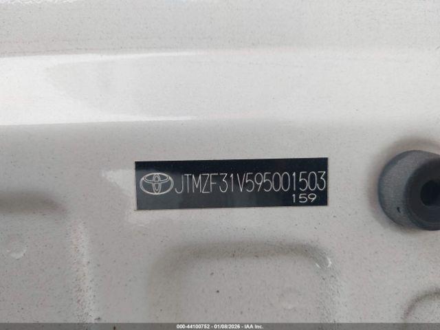 Toyota RAV4 Limited Image 4