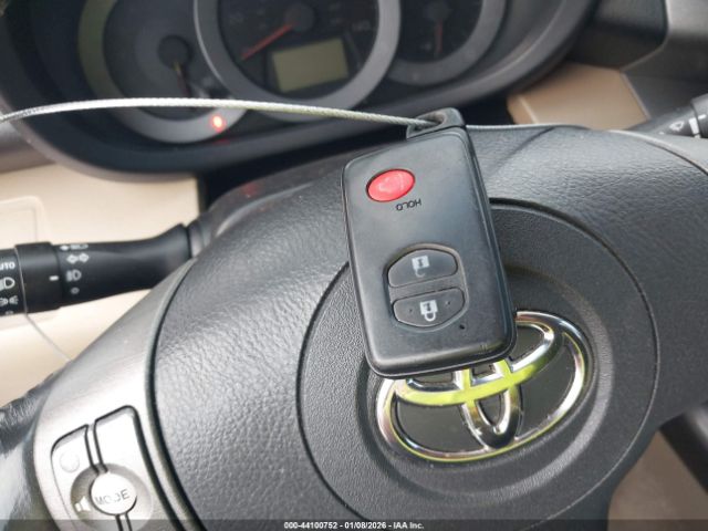 Toyota RAV4 Limited Image 3