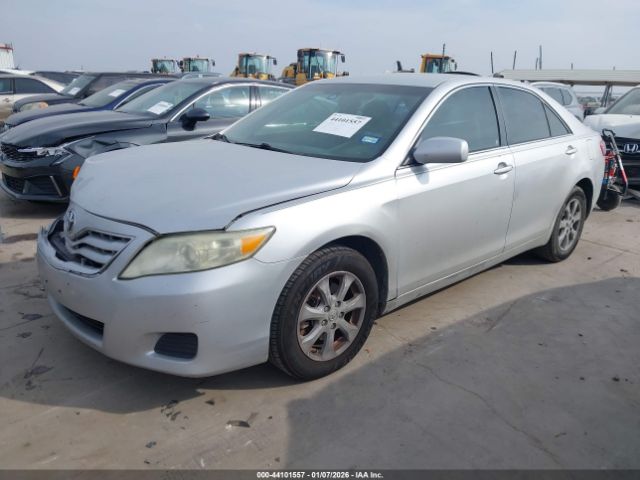 Toyota Camry Le Image 12