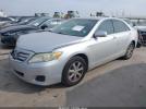 Toyota Camry Le Image 12