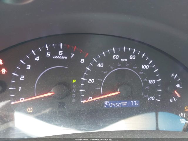 Toyota Camry Le Image 8