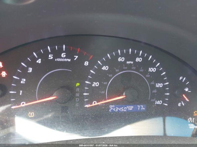 Toyota Camry Le Image 8