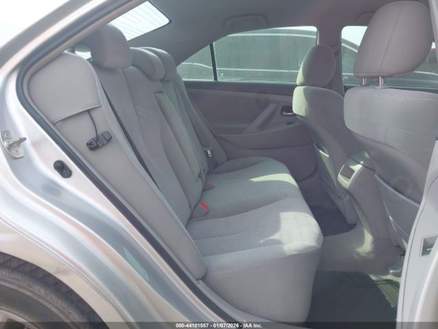 Toyota Camry Le Image 7