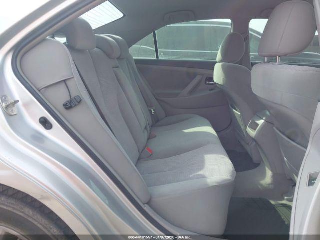 Toyota Camry Le Image 7