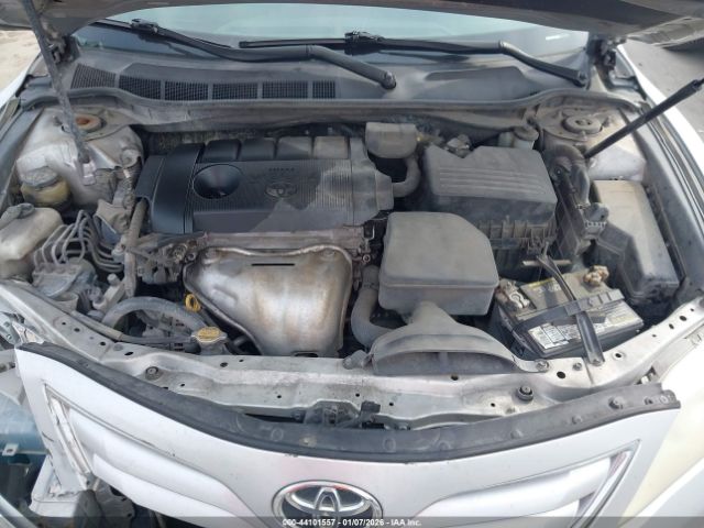 Toyota Camry Le Image 4