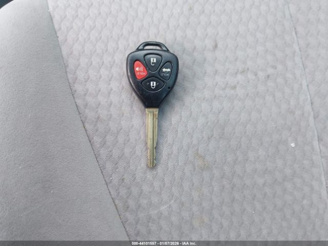 Toyota Camry Le Image 10