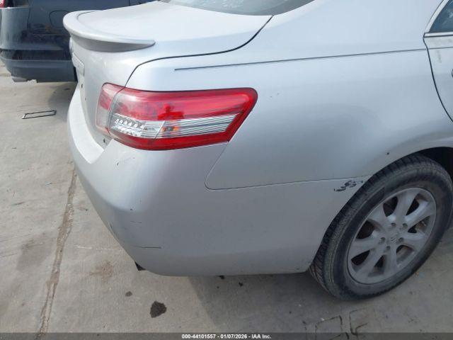 Toyota Camry Le Image 5