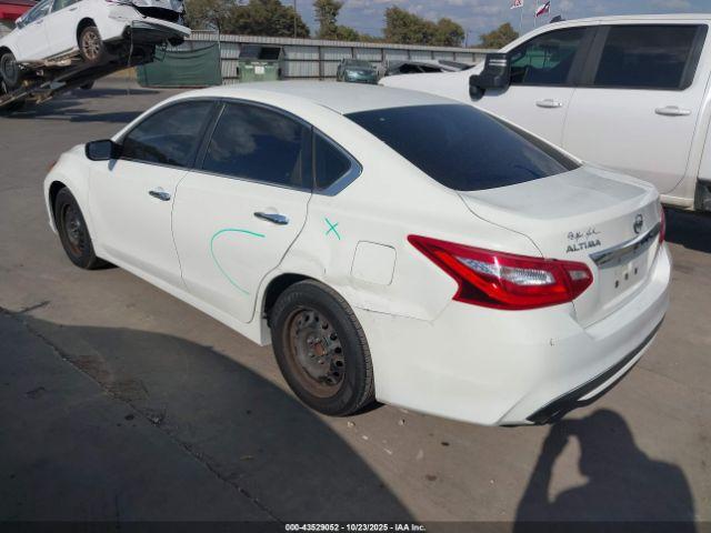 Nissan Altima Image 2