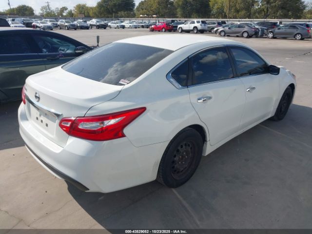 Nissan Altima Image 3