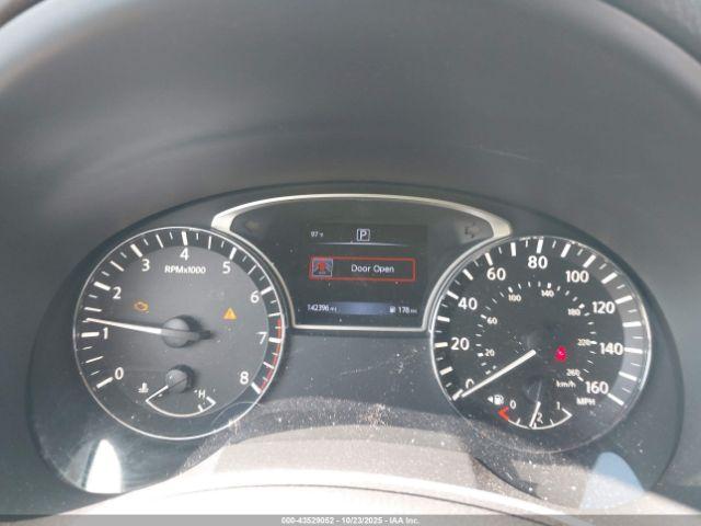 Nissan Altima Image 8