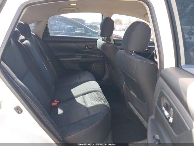 Nissan Altima Image 6