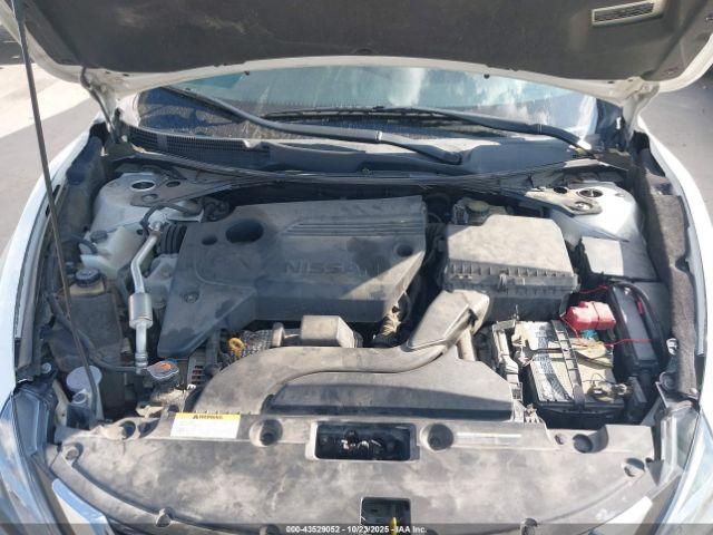 Nissan Altima Image 10