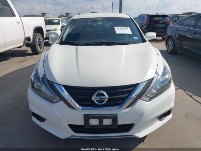 Nissan Altima Image 16