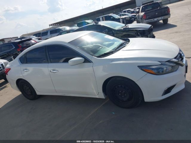 Nissan Altima Image 14