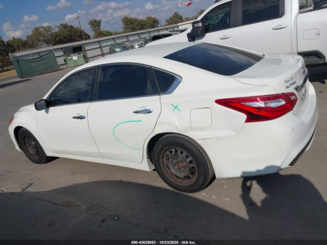 Nissan Altima Image 13