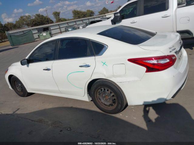 Nissan Altima Image 13