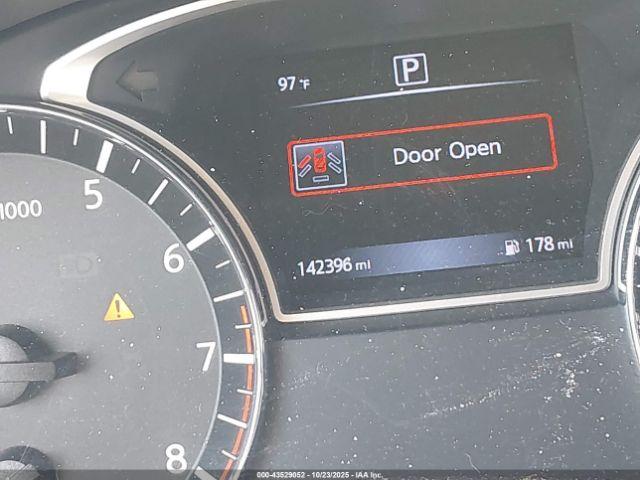 Nissan Altima Image 17