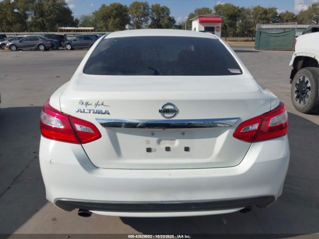 Nissan Altima Image 15
