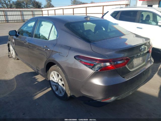 Toyota Camry Le Image 10