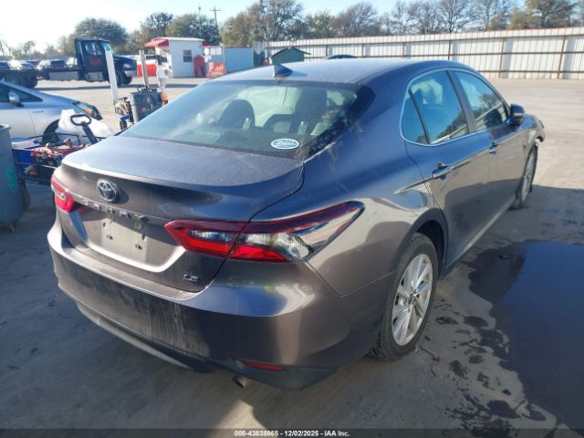 Toyota Camry Le Image 2