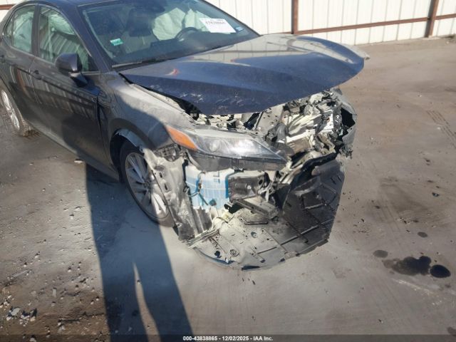 Toyota Camry Le Image 8