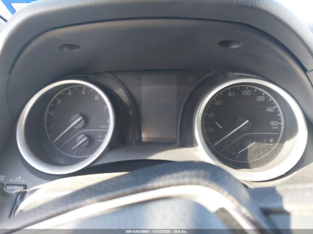 Toyota Camry Le Image 4