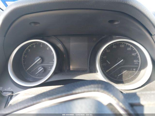 Toyota Camry Le Image 4