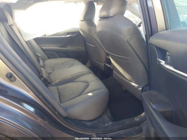 Toyota Camry Le Image 3