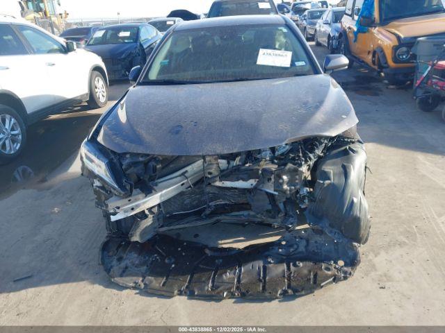 Toyota Camry Le Image 14