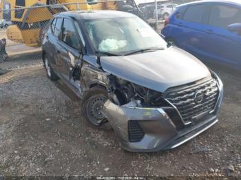  Salvage Nissan Kicks