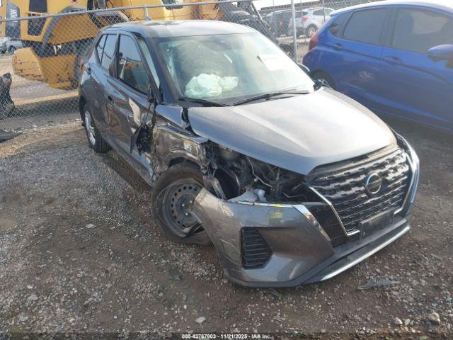  Salvage Nissan Kicks