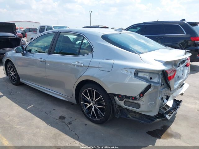 Toyota Camry Se Image 8