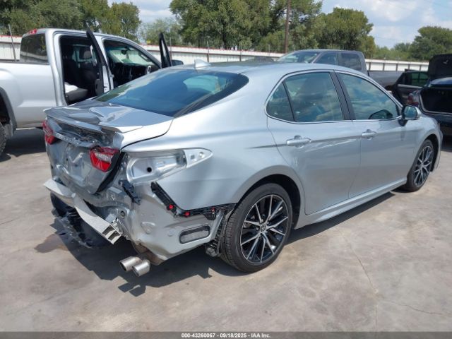 Toyota Camry Se Image 11