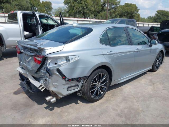 Toyota Camry Se Image 11