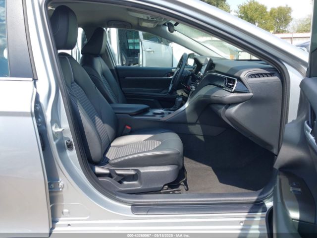 Toyota Camry Se Image 7