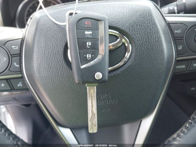 Toyota Camry Se Image 12