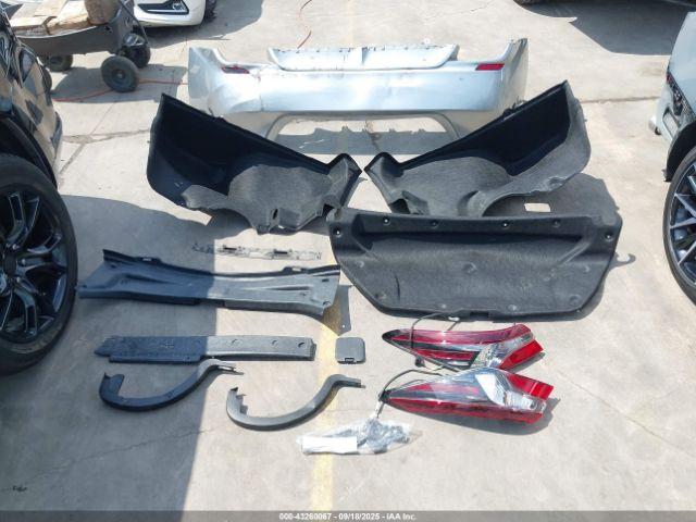 Toyota Camry Se Image 16