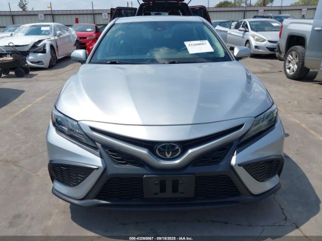 Toyota Camry Se Image 15
