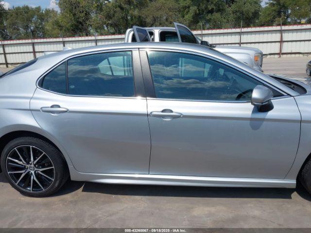 Toyota Camry Se Image 5