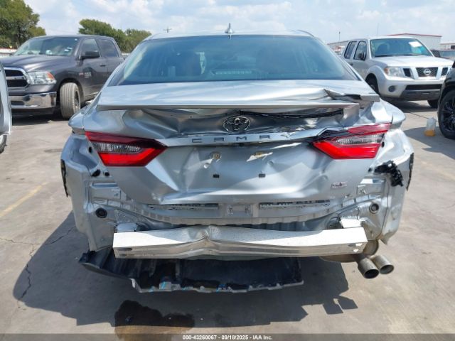 Toyota Camry Se Image 4